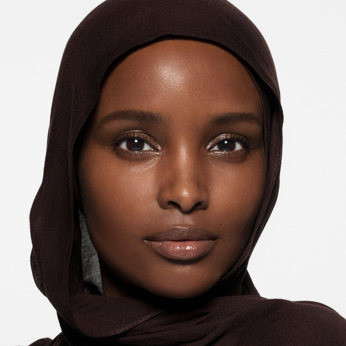 Model wearing Victoria Beckham Beauty The Foundation Drops in shade 15 Deep