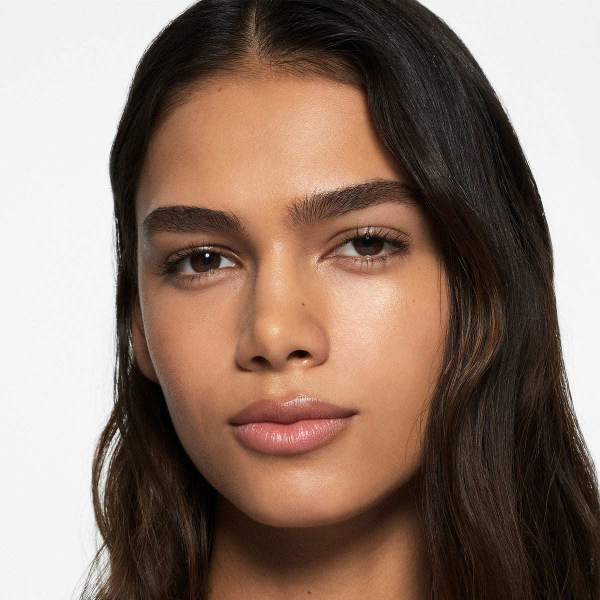 Model wearing Victoria Beckham Beauty The Foundation Drops in shade 9 Medium